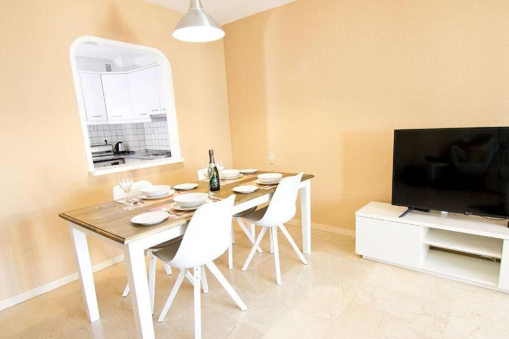 Spectacular Apartment In Matchroom Country Club Фуeнхирола Екстериор снимка