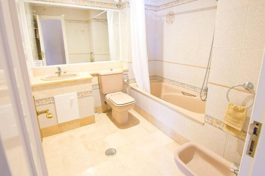 Spectacular Apartment In Matchroom Country Club Фуeнхирола Екстериор снимка